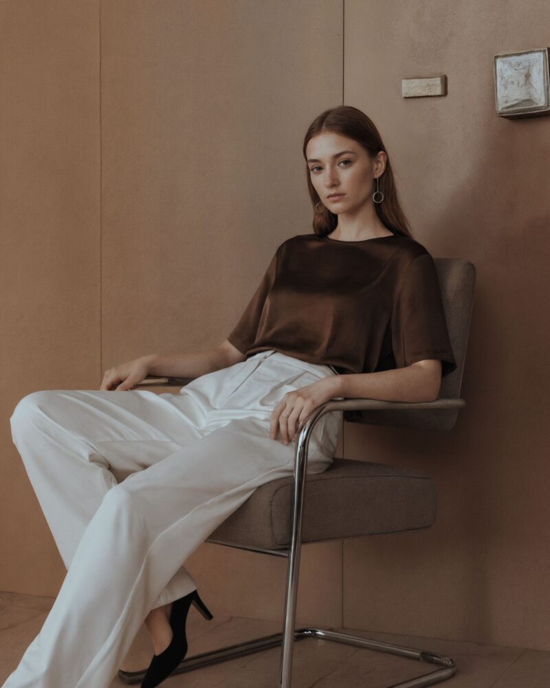 Jedwabny T-shirt Simple - chocolate